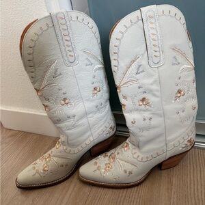 Floral Embroidered Cream Heeled Boots